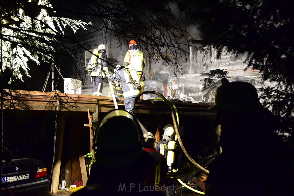 Grossfeuer Einfamilienhaus Siegburg Muehlengrabenstr P0375.JPG - Miklos Laubert